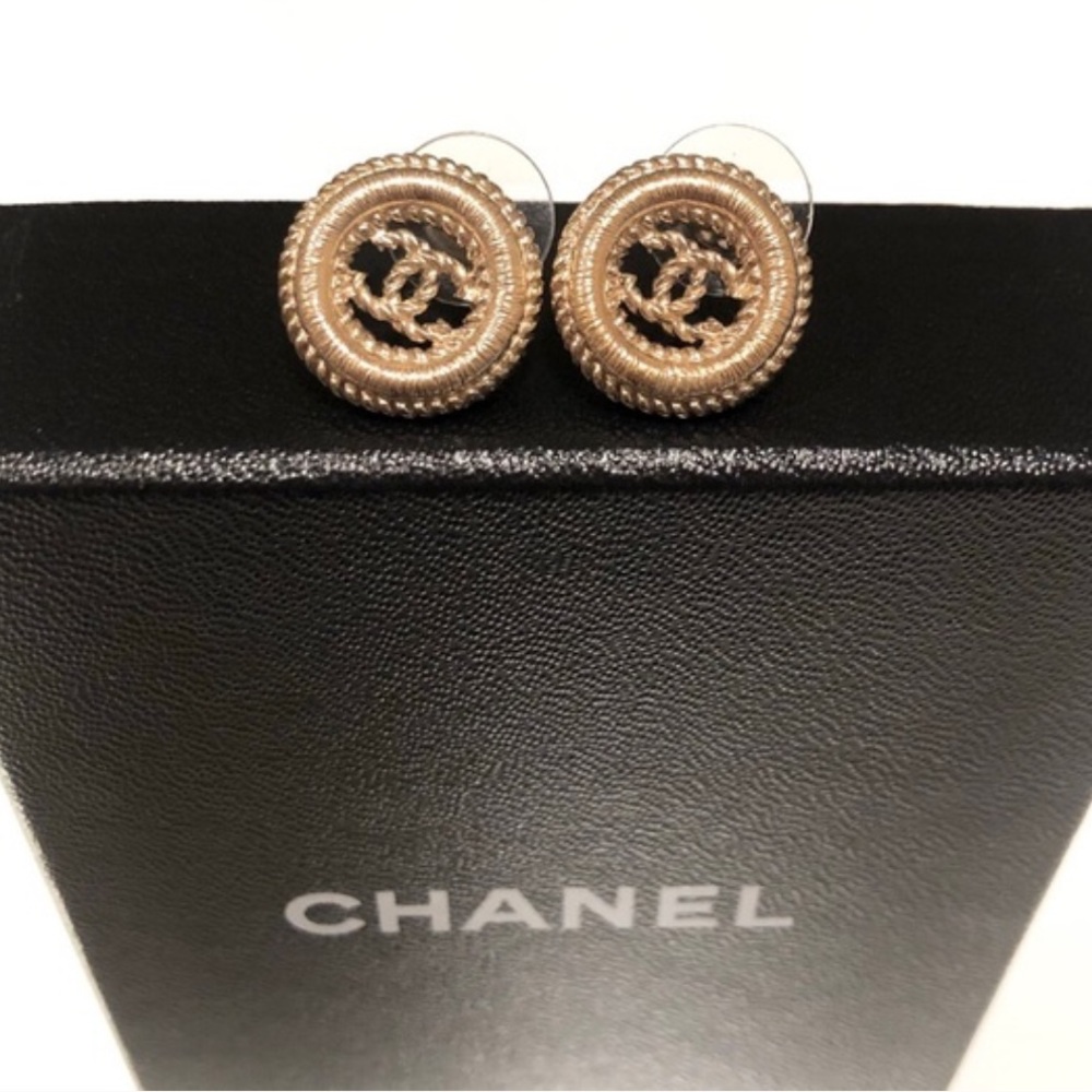 ☀️🏖️SUMMER SALE🏖️☀️ Chanel CC Caged Earrings in GHW (EARRINGS ONLY) - Picture 4 of 7